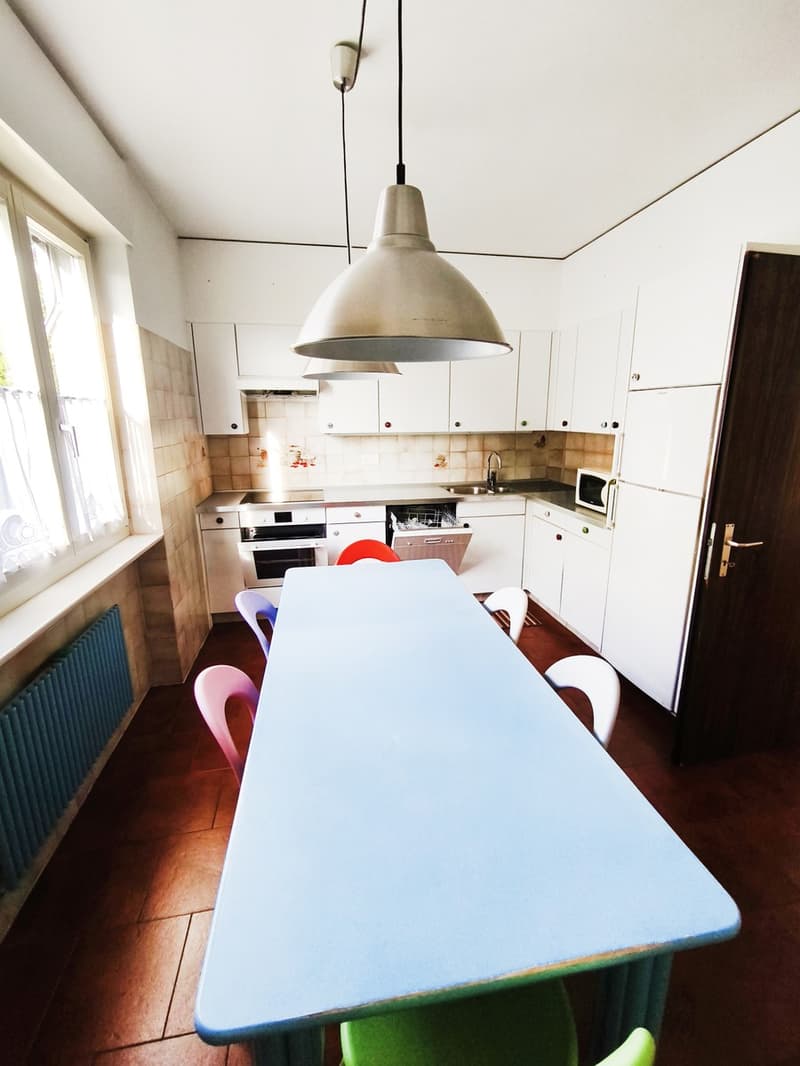 Elegantes, unabhängiges 5,5-Zimmer-Villa mit Pool und großem Garten (5)