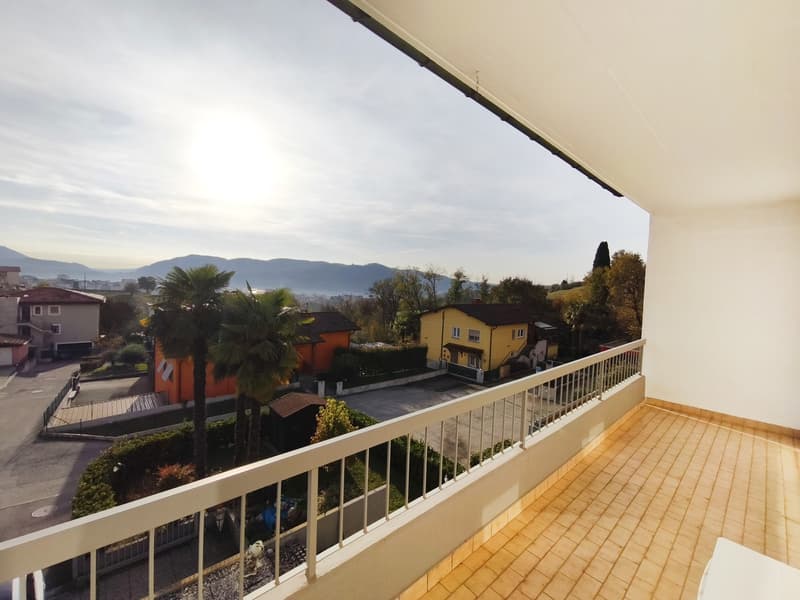 Elegantes, unabhängiges 5,5-Zimmer-Villa mit Pool und großem Garten (4)