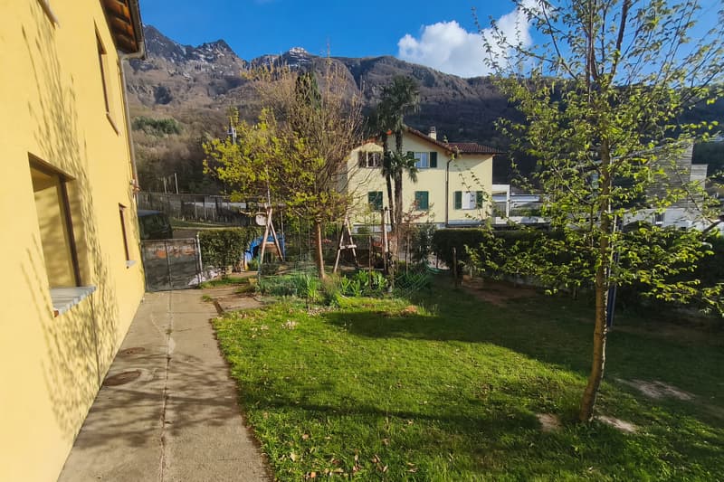 Charming 5.5-room villa with large garden and grotto with fireplace (2)