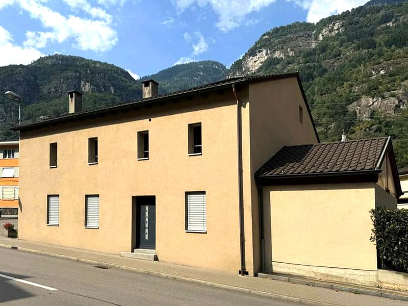 Two-family house with two apartments and storage space (1)