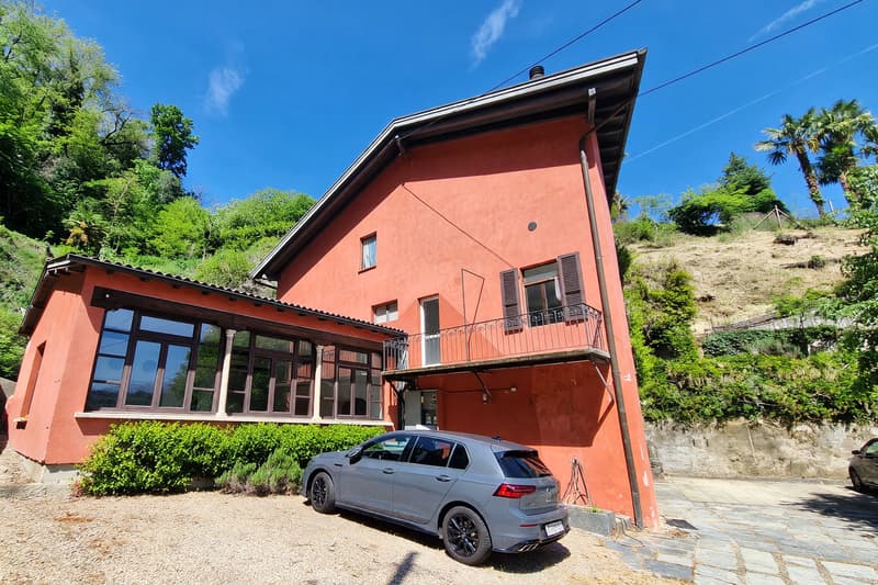 Immeuble plurifamilial avec deux appartements et espace commercial (3)