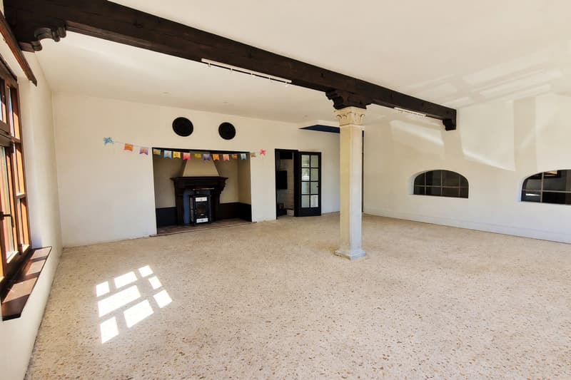 Immeuble plurifamilial avec deux appartements et espace commercial (9)