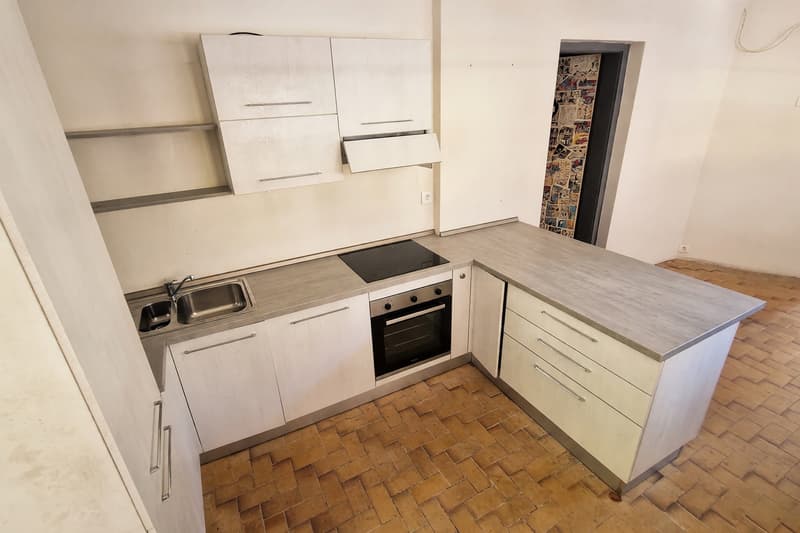Immeuble plurifamilial avec deux appartements et espace commercial (11)