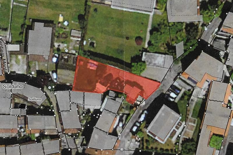 Interesting building plot of 322 sqm in strategic position (1)