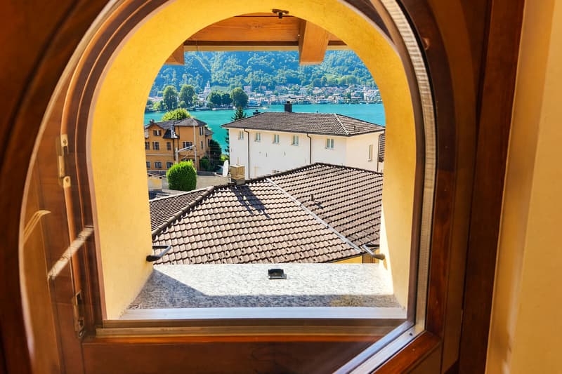 Elegante 4,5 vista lago ristrutturato con giardino privato a Capolago (12)