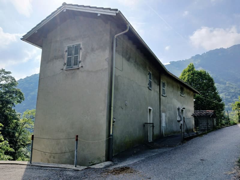Grotto 6,5 con spazio ristorazione, camere e grande terreno. (3)