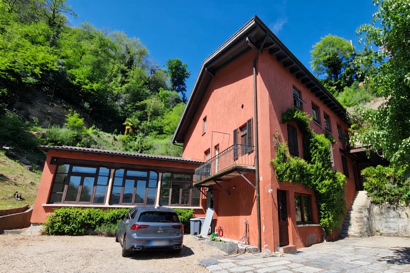 Stabile plurifamiliare con due appartamenti e spazio commerciale (1)