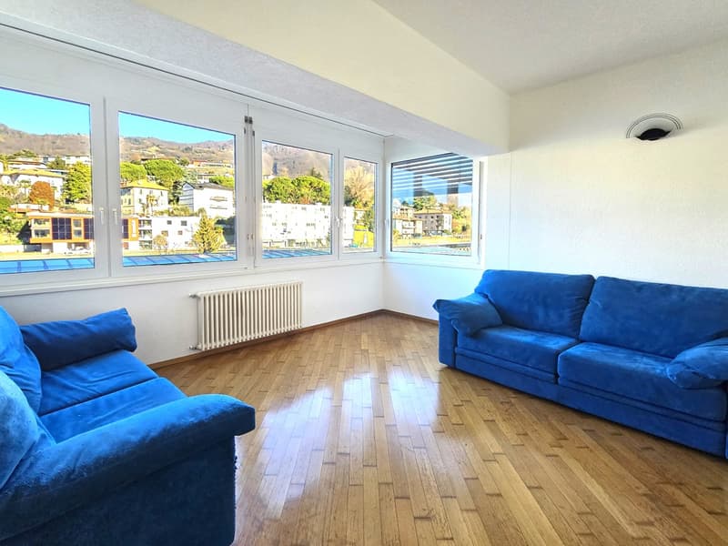 Interessante luminoso 3,5 ristrutturato con terrazza coperta (1)