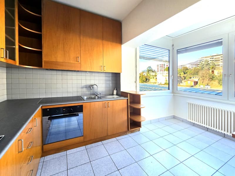 Interessante luminoso 3,5 ristrutturato con terrazza coperta (3)