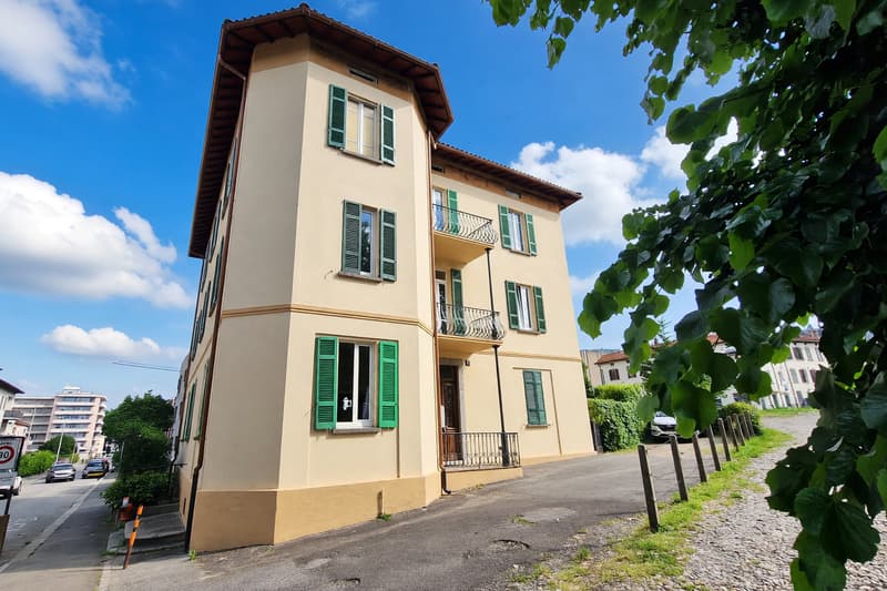 Bel 3,5 in posizione strategica con doppio balcone e due posteggi (5)