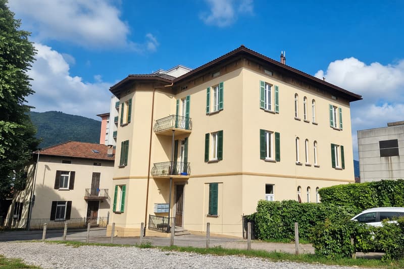 Bel 3,5 in posizione strategica con doppio balcone e due posteggi (2)