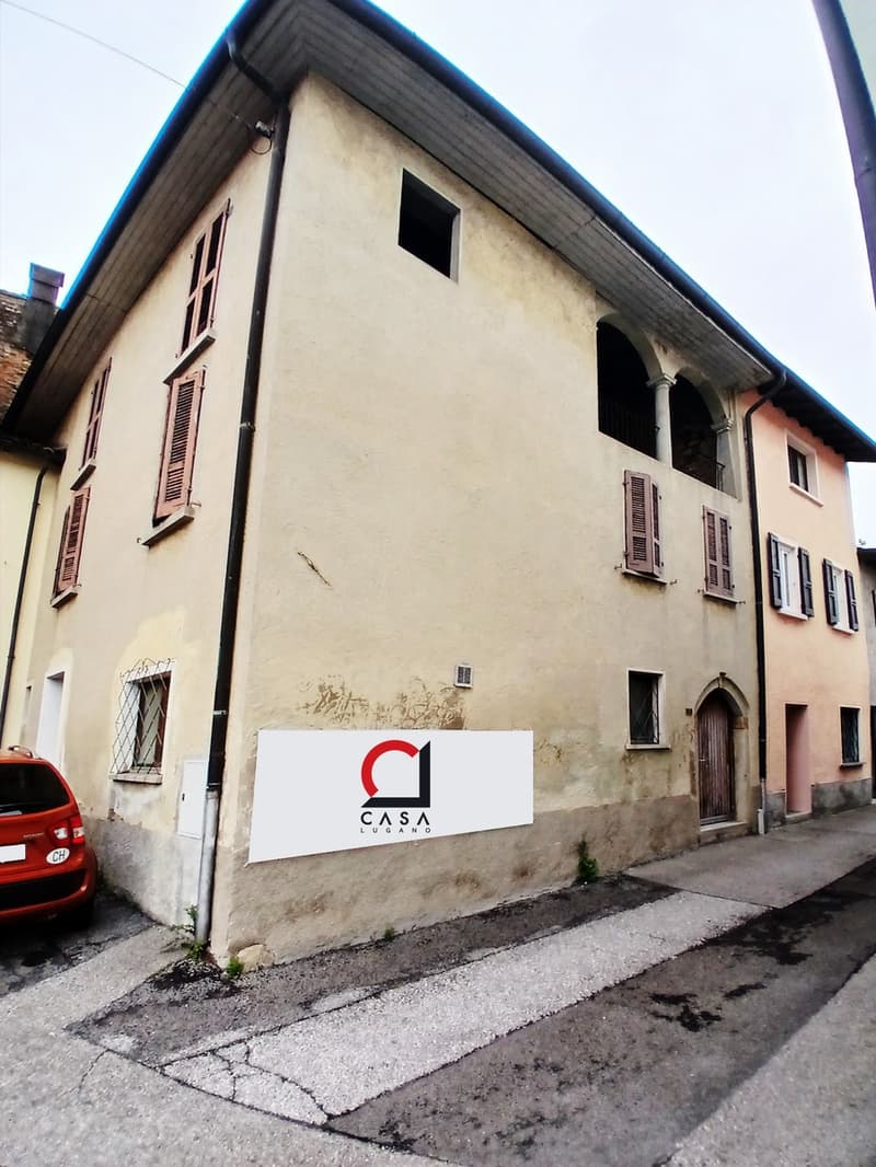 Imperdibile occasione di reddito - Ampia casa da riattare. (2)