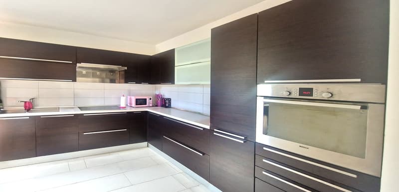 Moderno ampio 4,5 ristrutturato con terrazzo coperto e balcone. (3)