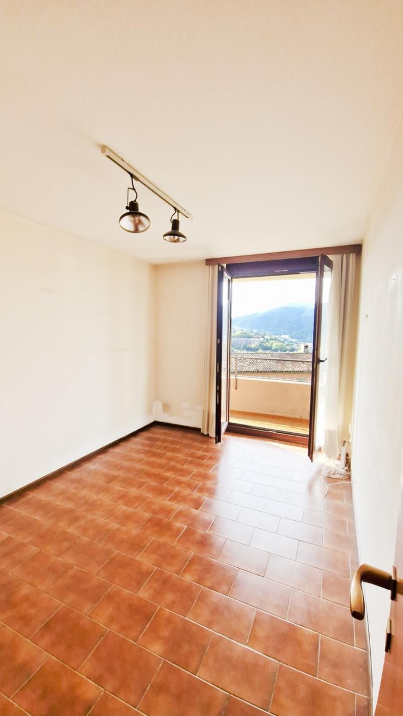 Bella casa indipendente 4,5 con giardino e meravigliosa vista aperta. (8)