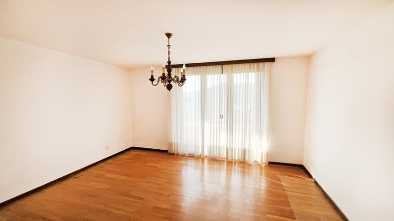Bella casa indipendente 4,5 con giardino e meravigliosa vista aperta. (7)