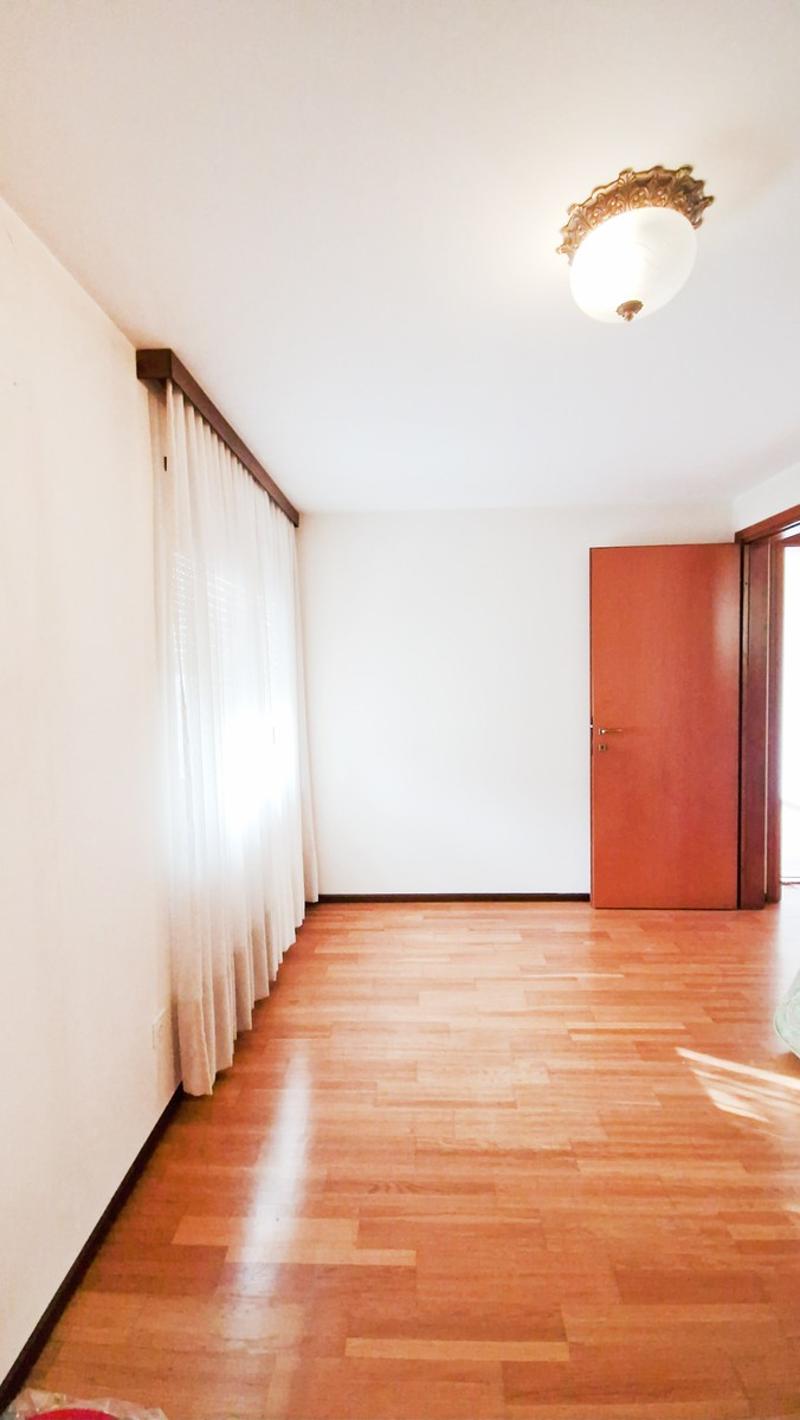 Bella casa indipendente 4,5 con giardino e meravigliosa vista aperta. (9)