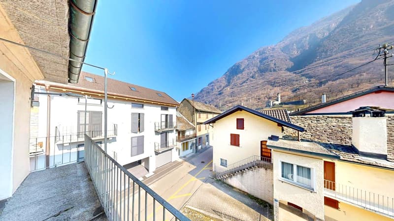 Affascinante casa storica 5,5 da riattare con affaccio sui monti. (10)
