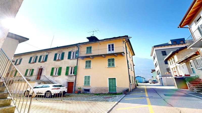 Affascinante casa storica 5,5 da riattare con affaccio sui monti. (2)