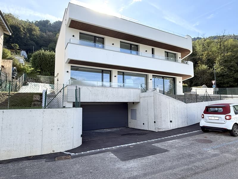 Prestigiosa villa 4,5 vista lago con rooftop e posto barca privato (1)