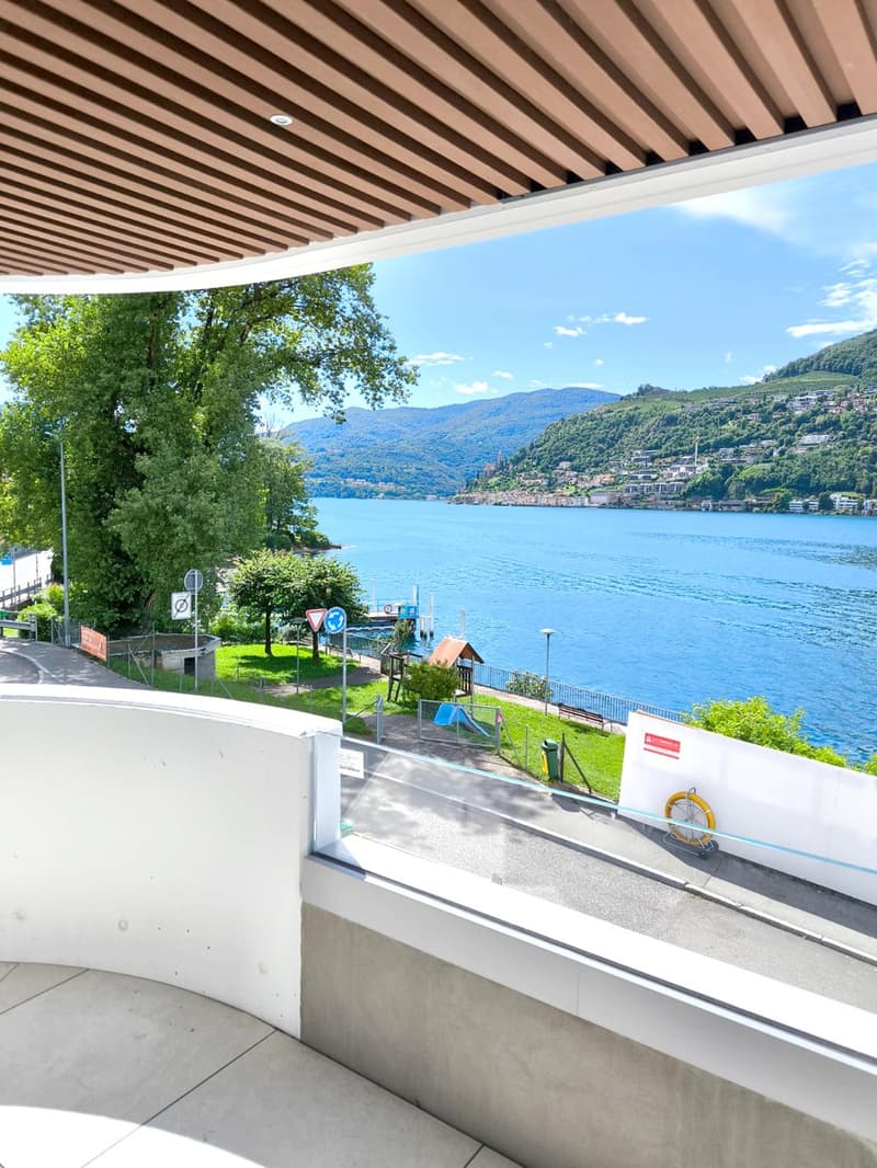 Prestigiosa villa 4,5 vista lago con rooftop e posto barca privato (13)