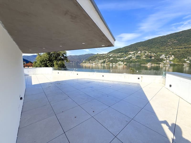 Prestigiosa villa 4,5 vista lago con rooftop e posto barca privato (11)