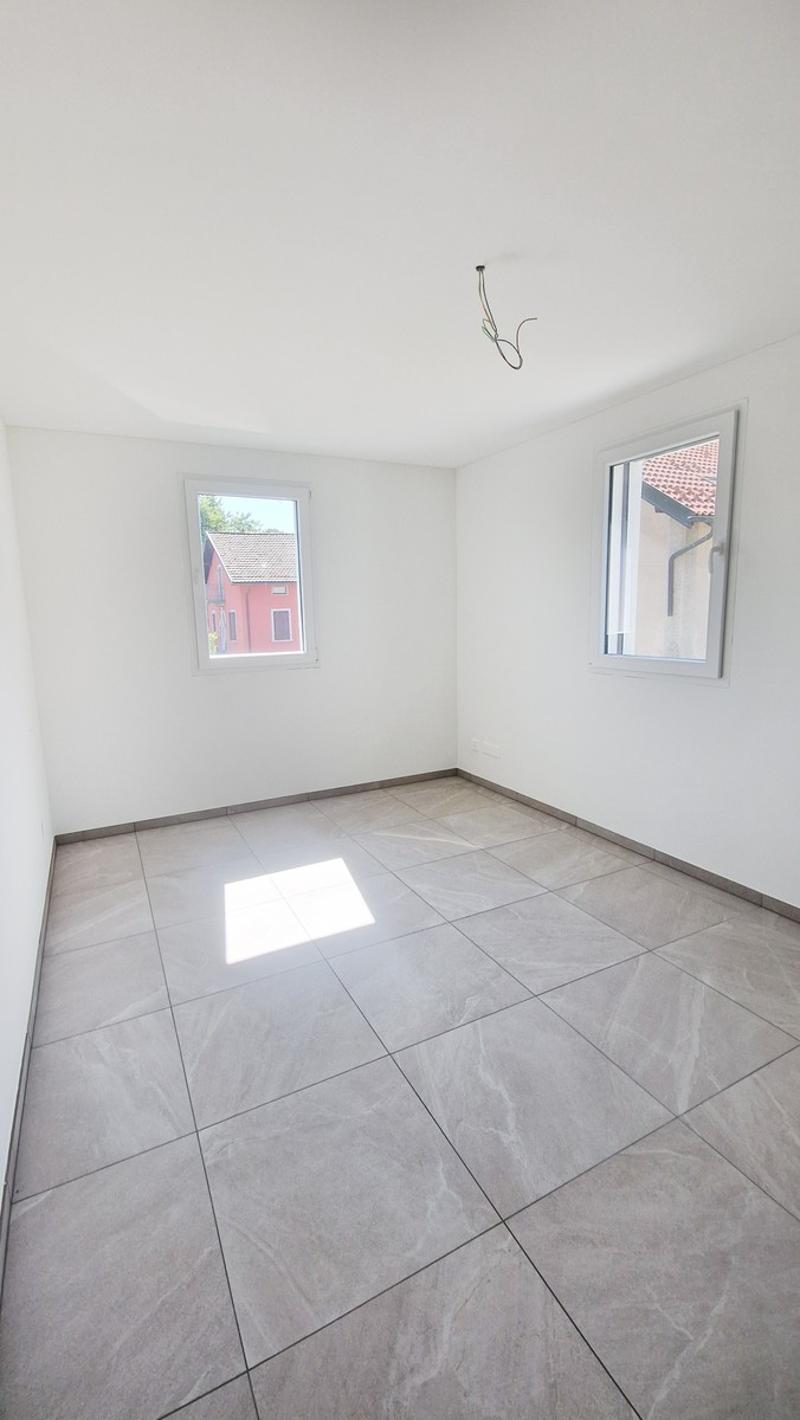 Nuovo appartamento 2,5 locali con balcone coperto e vista aperta (5)