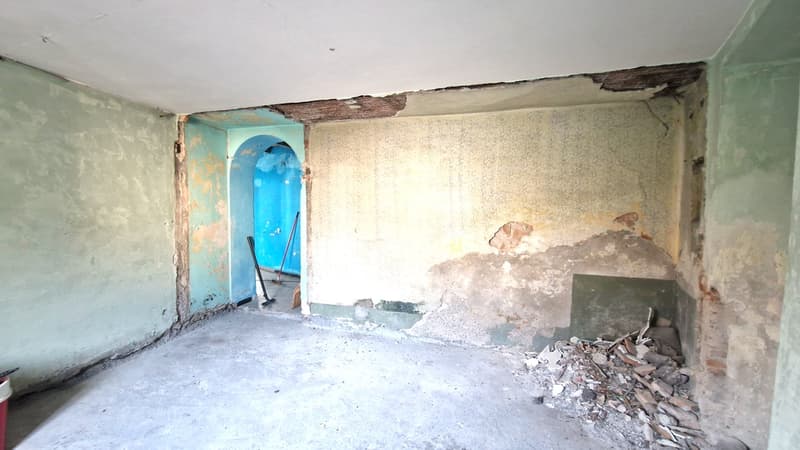 Affascinante casa di nucleo con licenza edilizia già approvata (10)