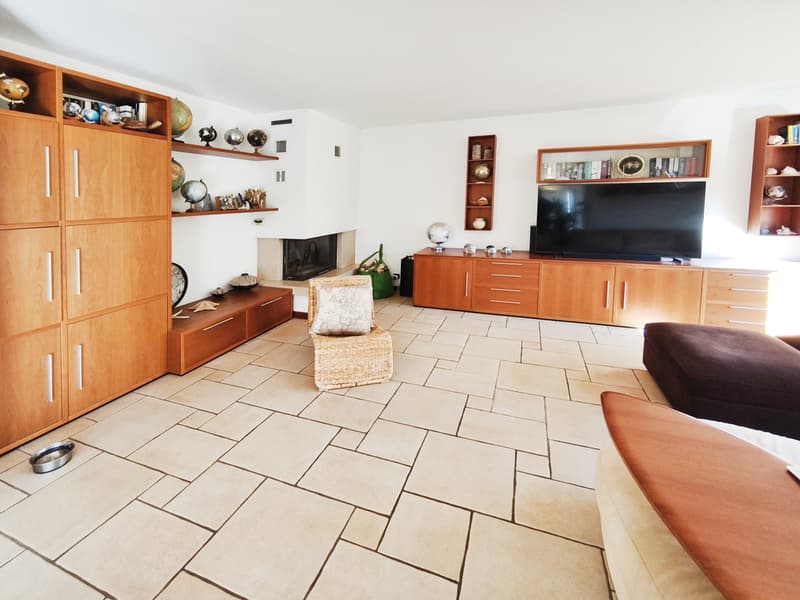 Villa 5,5 locali con piscina riscaldata, giardino privato e ampi spazi (4)
