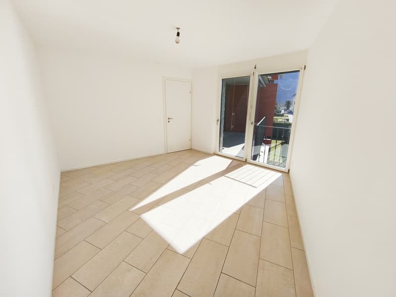 Luminoso 2,5 con terrazzo abitabile in tranquilla zona verde (6)