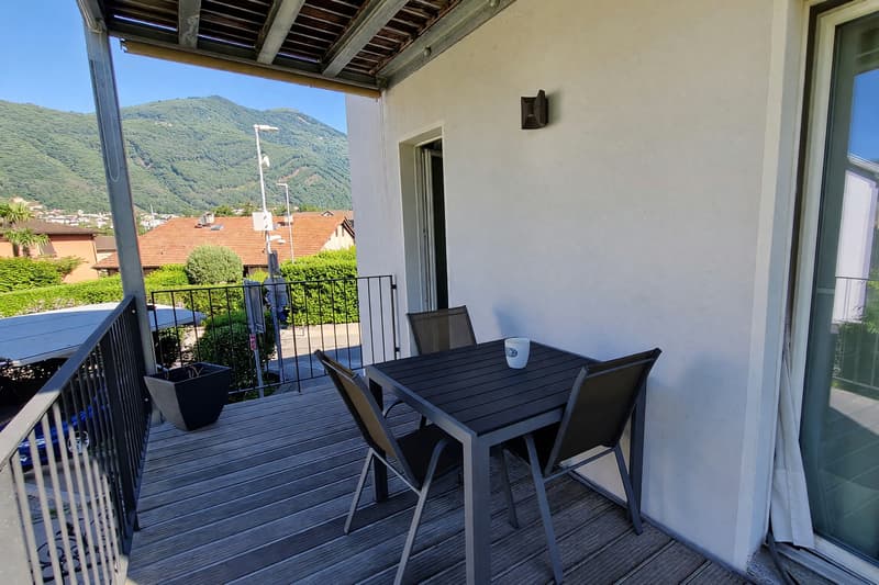 Moderno appartamento 3,5 locali ristrutturato a nuovo con terrazza (7)