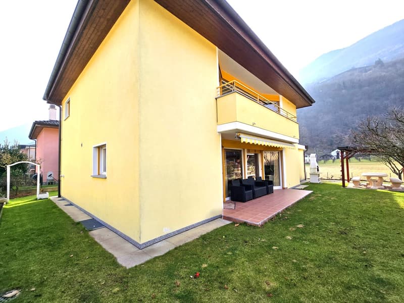 Meravigliosa villetta con giardino 6 locali e taverna con camino. (12)