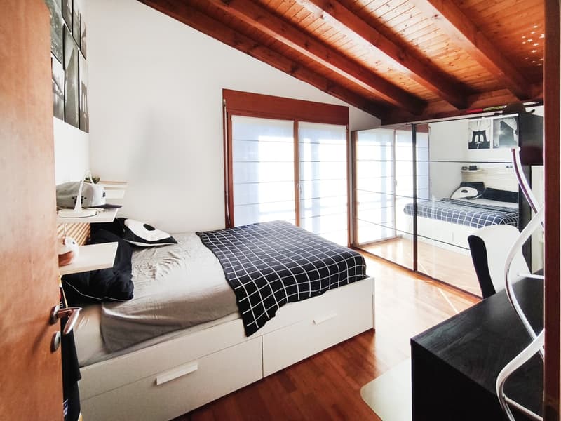 Villa 5,5 locali con piscina riscaldata, giardino privato e ampi spazi (10)