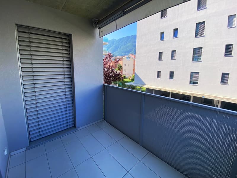 Moderno 2.5 locali con terrazza e posto auto in pieno centro. (6)