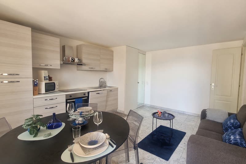 Appartamento 2,5 ristrutturato con balcone e scorcio lago (3)