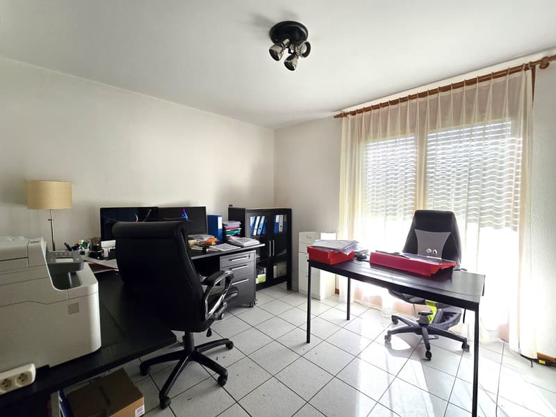 Splendida villa 5,5 con grande giardino in contesto immerso nel verde. (10)