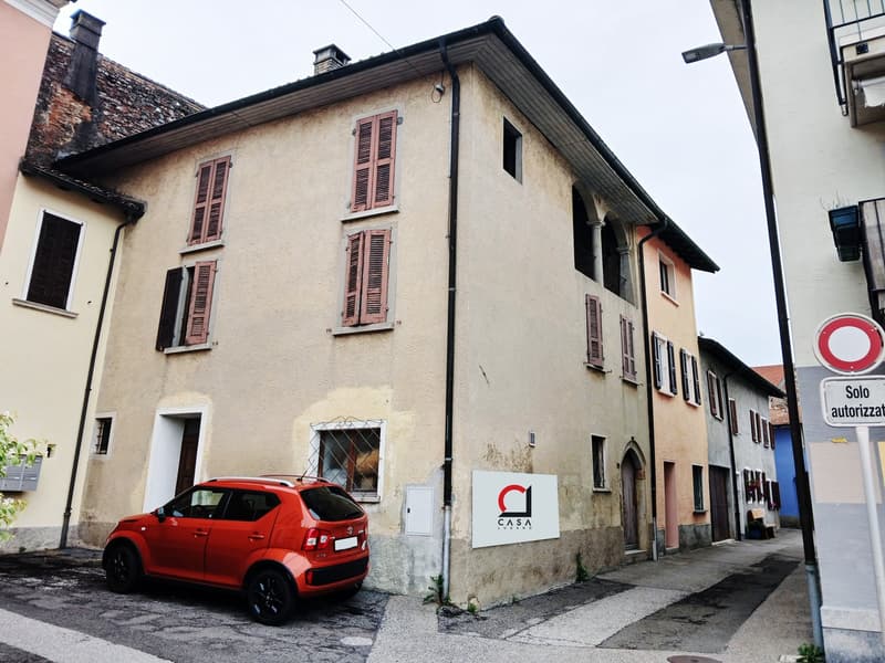 Imperdibile occasione di reddito - Ampia casa da riattare. (1)