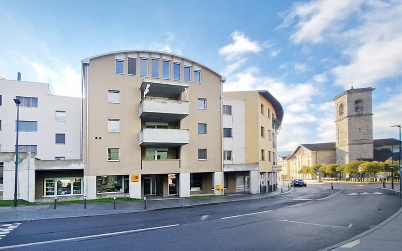 Elegante ampio 3,5 con balcone coperto e posteggio in autorimessa (1)