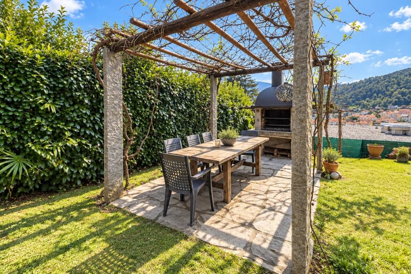 Casa plurifamiliare dalle mille possibilità con vista lago e giardino (5)
