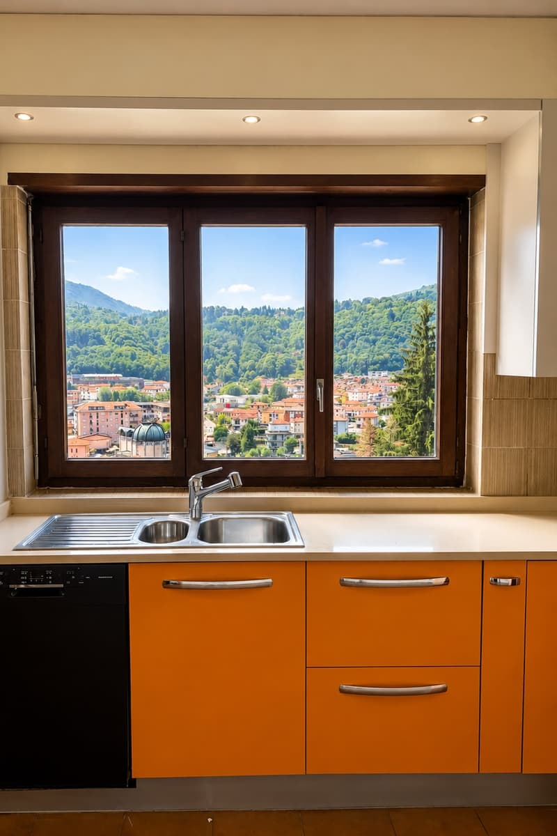 Casa plurifamiliare dalle mille possibilità con vista lago e giardino (11)