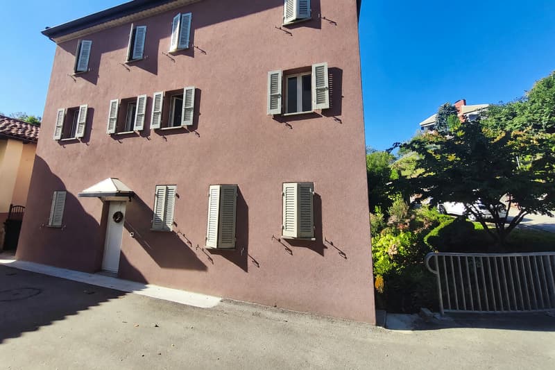 Casa bifamiliare 7 locali ristrutturata con giardino a Davesco (3)