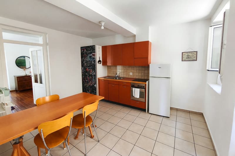 Casa bifamiliare 7 locali ristrutturata con giardino a Davesco (12)