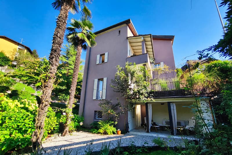 Casa bifamiliare 7 locali ristrutturata con giardino a Davesco (1)
