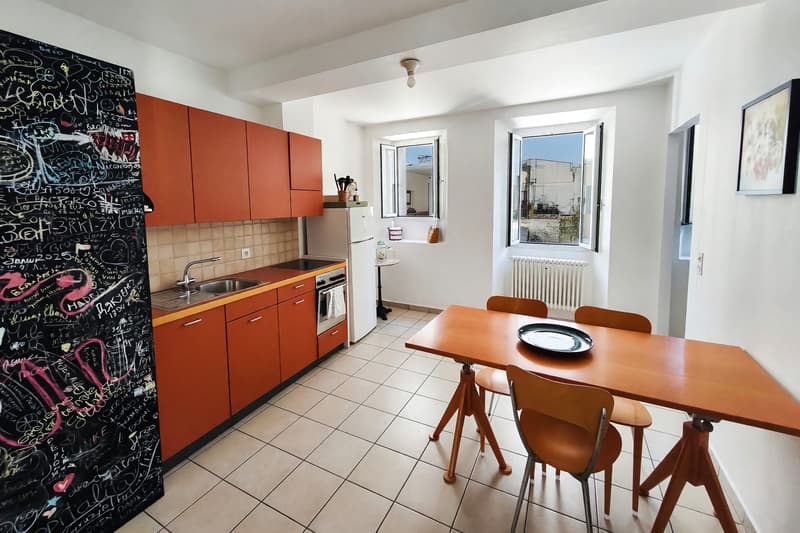 Casa bifamiliare 7 locali ristrutturata con giardino a Davesco (13)