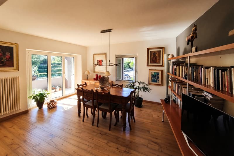 Casa bifamiliare 7 locali ristrutturata con giardino a Davesco (7)
