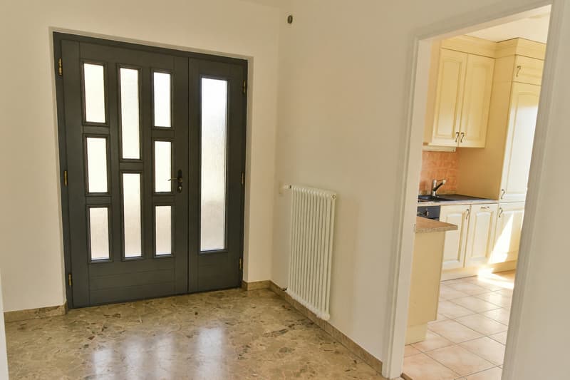 Appartamento 5,5 ristrutturato con giardino privato e tre balconi (6)