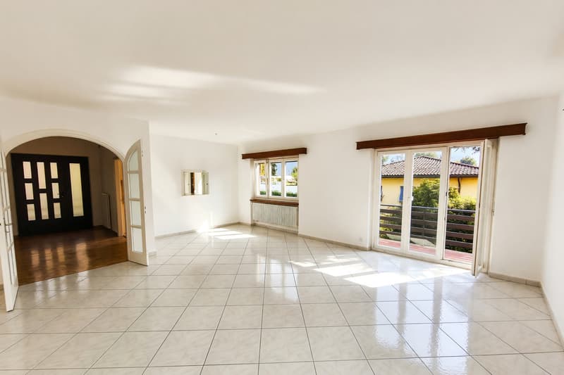 Appartamento 5,5 ristrutturato con giardino privato e tre balconi (2)