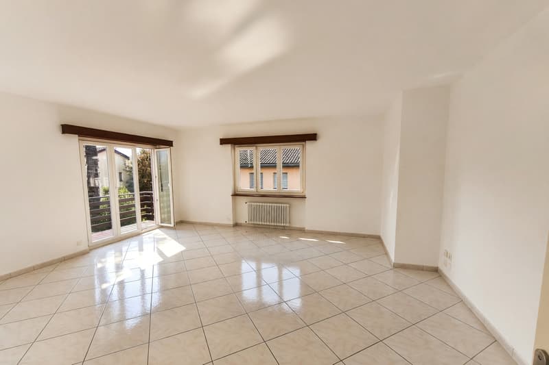 Appartamento 5,5 ristrutturato con giardino privato e tre balconi (1)