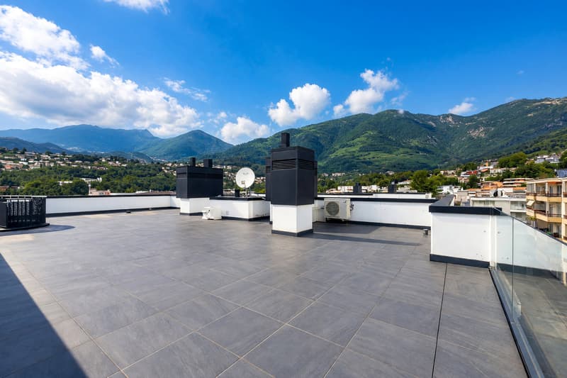 Elegante attico 4,5 con roof top privato e piacevole vista aperta (2)