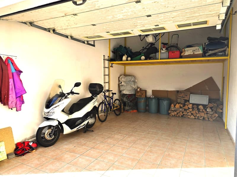 Meravigliosa villetta con giardino 6 locali e taverna con camino. (16)