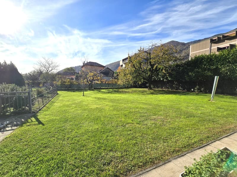 Splendida villa 5,5 con grande giardino in contesto immerso nel verde. (14)